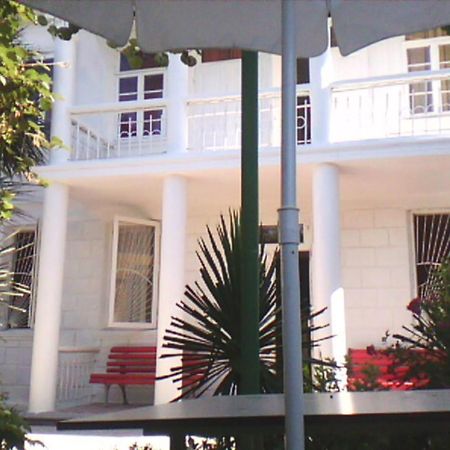 White Guest House บาทูมิ ภายนอก รูปภาพ
