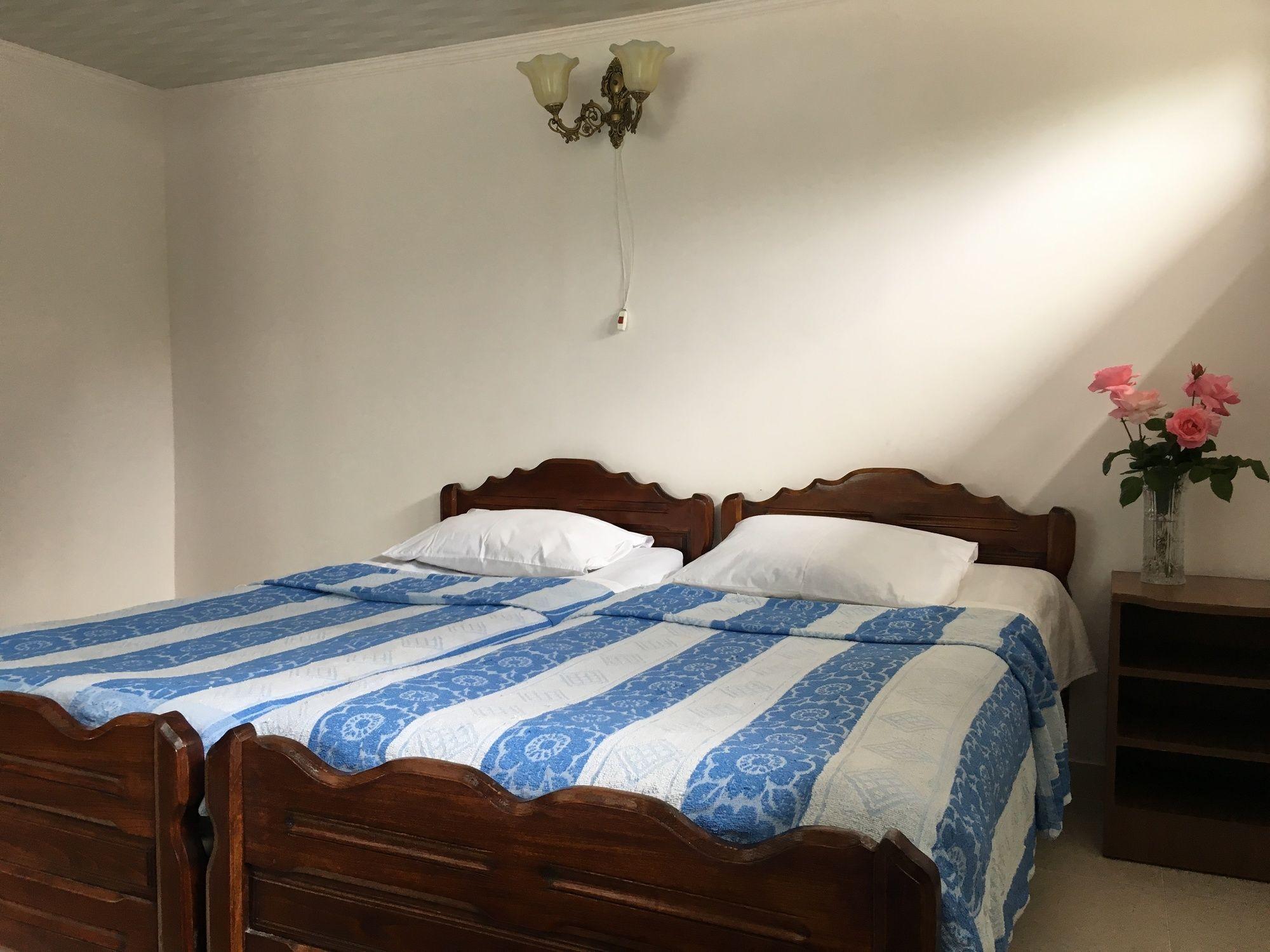 White Guest House บาทูมิ ภายนอก รูปภาพ
