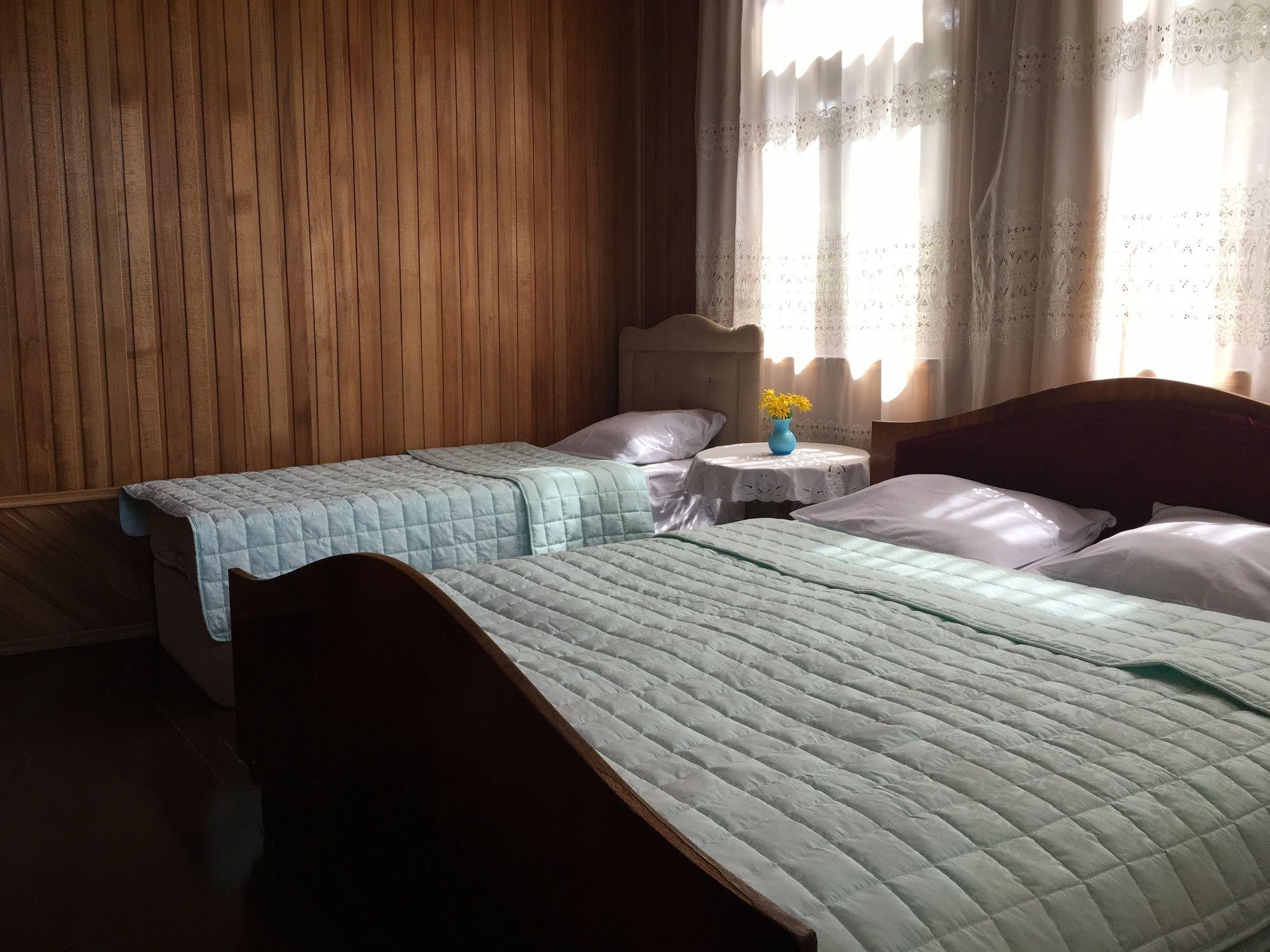 White Guest House บาทูมิ ภายนอก รูปภาพ