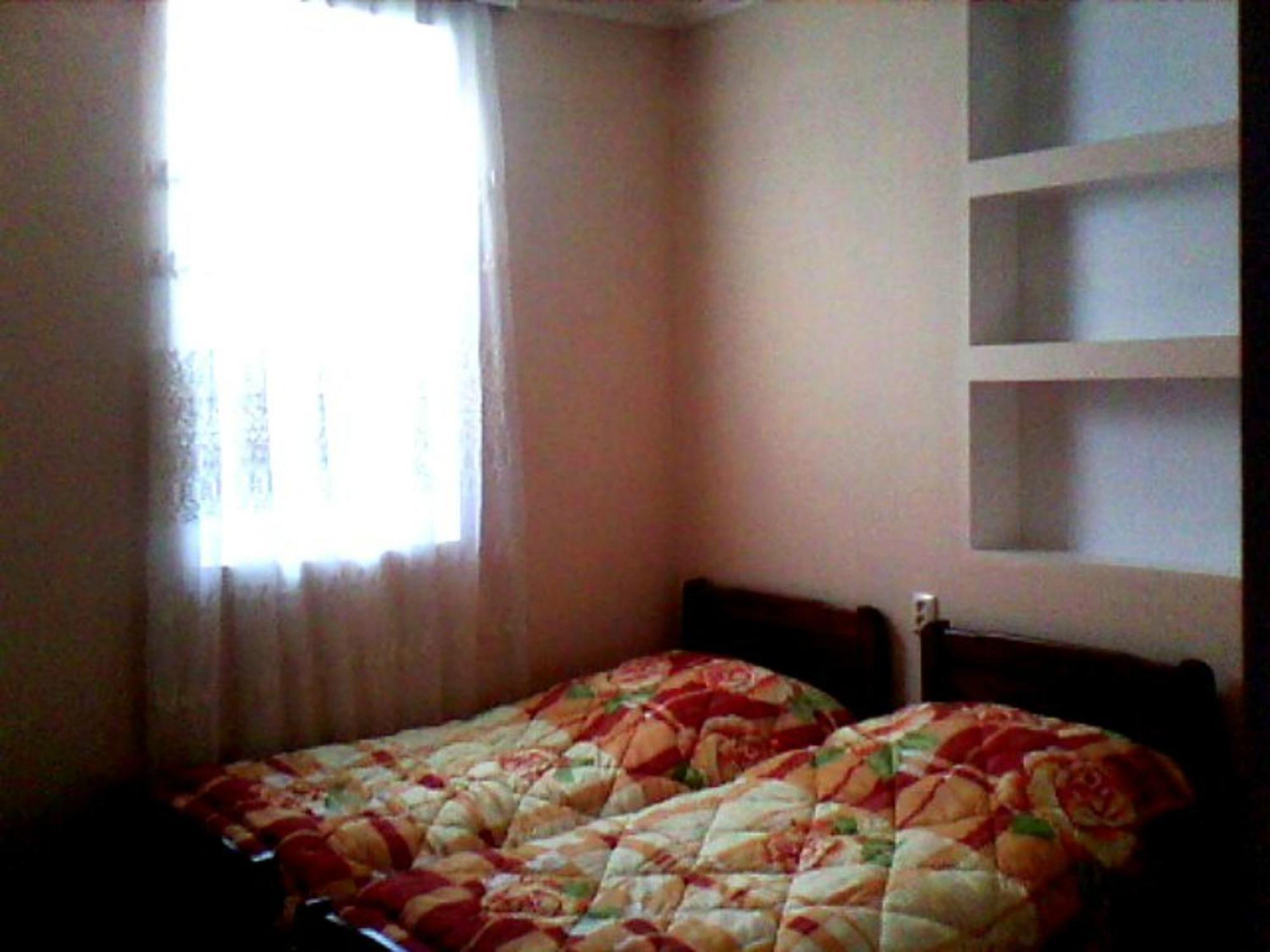 White Guest House บาทูมิ ภายนอก รูปภาพ