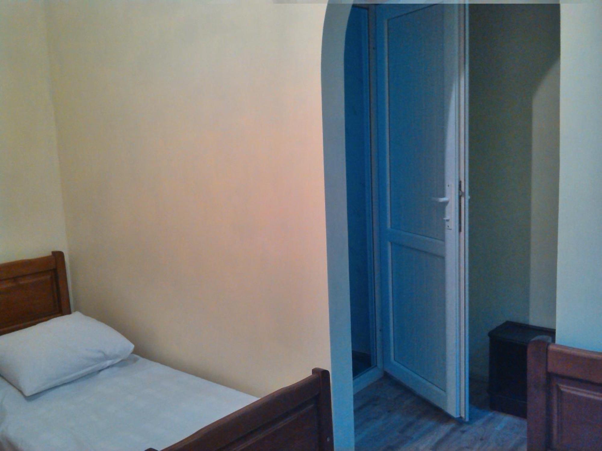 White Guest House บาทูมิ ภายนอก รูปภาพ