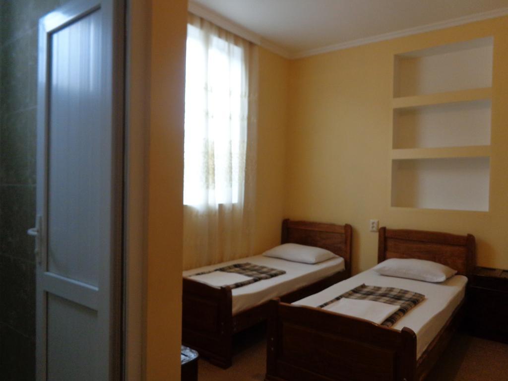 White Guest House บาทูมิ ภายนอก รูปภาพ