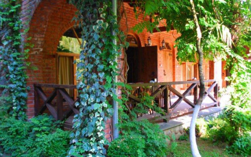White Guest House บาทูมิ ภายนอก รูปภาพ