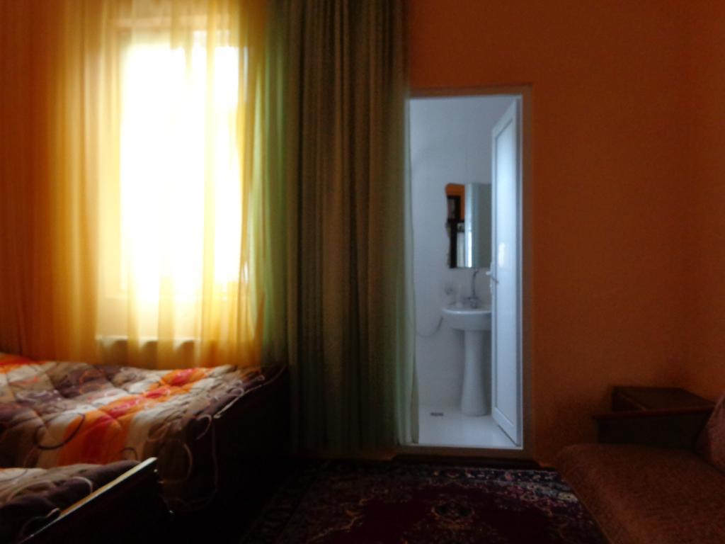 White Guest House บาทูมิ ภายนอก รูปภาพ