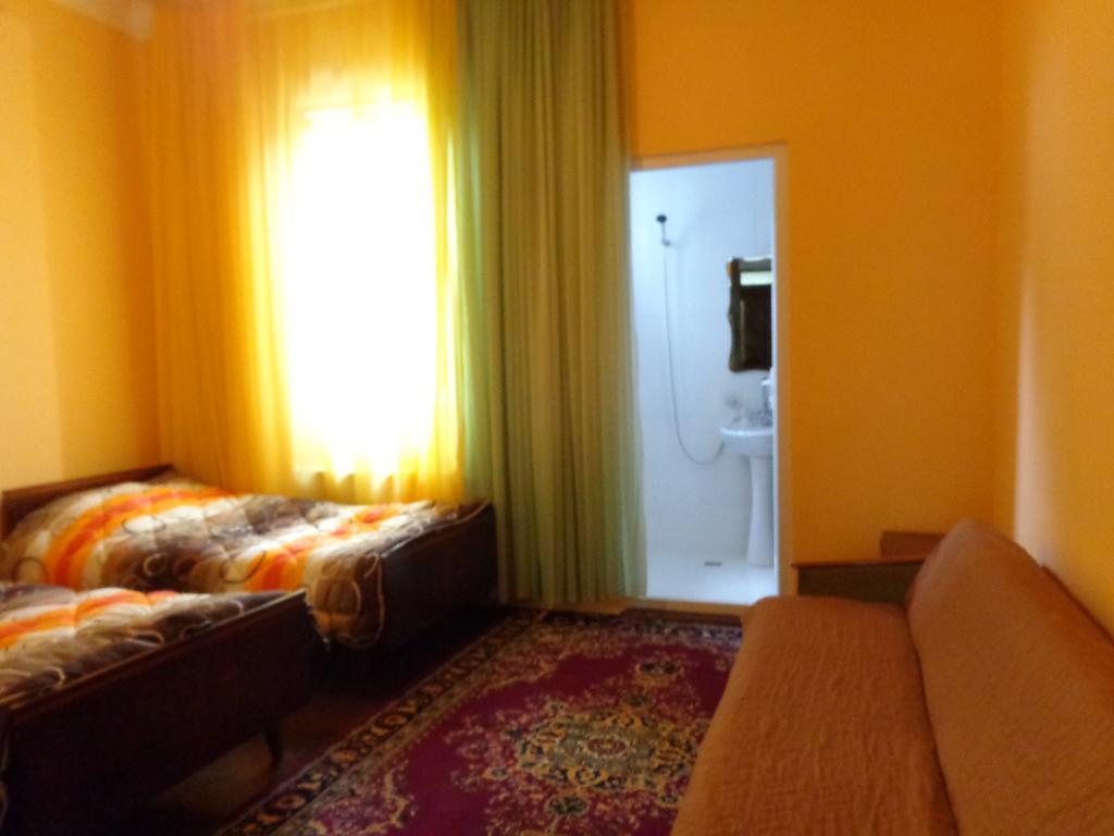 White Guest House บาทูมิ ภายนอก รูปภาพ