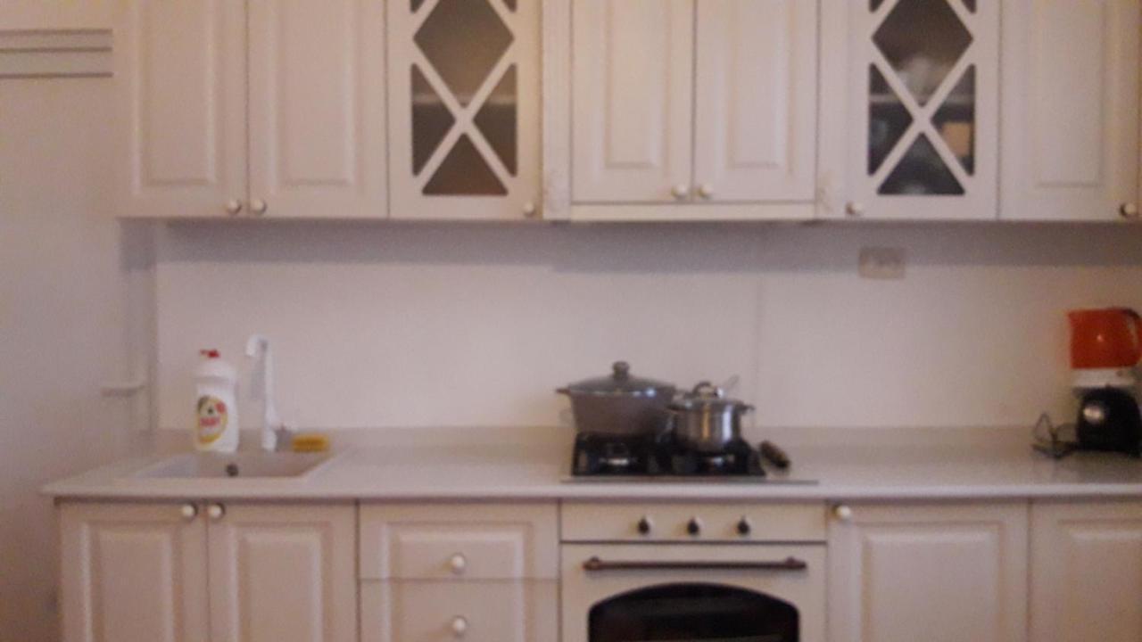 White Guest House บาทูมิ ภายนอก รูปภาพ